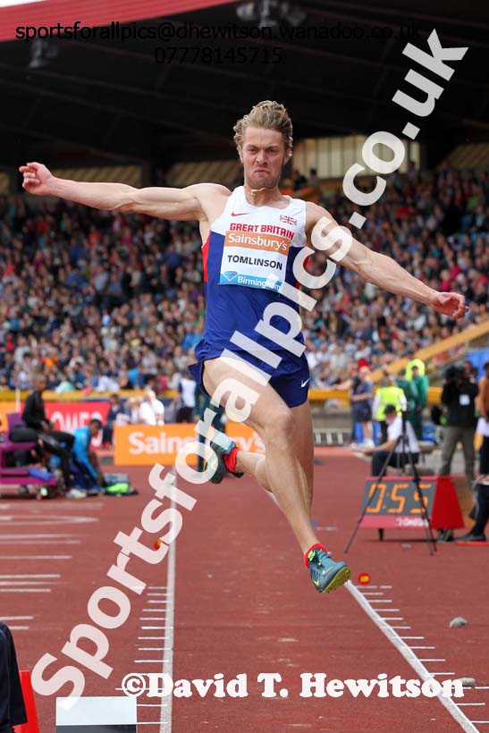 Chris Tomlinson in the long jump at the Sainsbury's Birmingham Grand Prix. Photos: David T. Hewitson/Sports for All Pics
